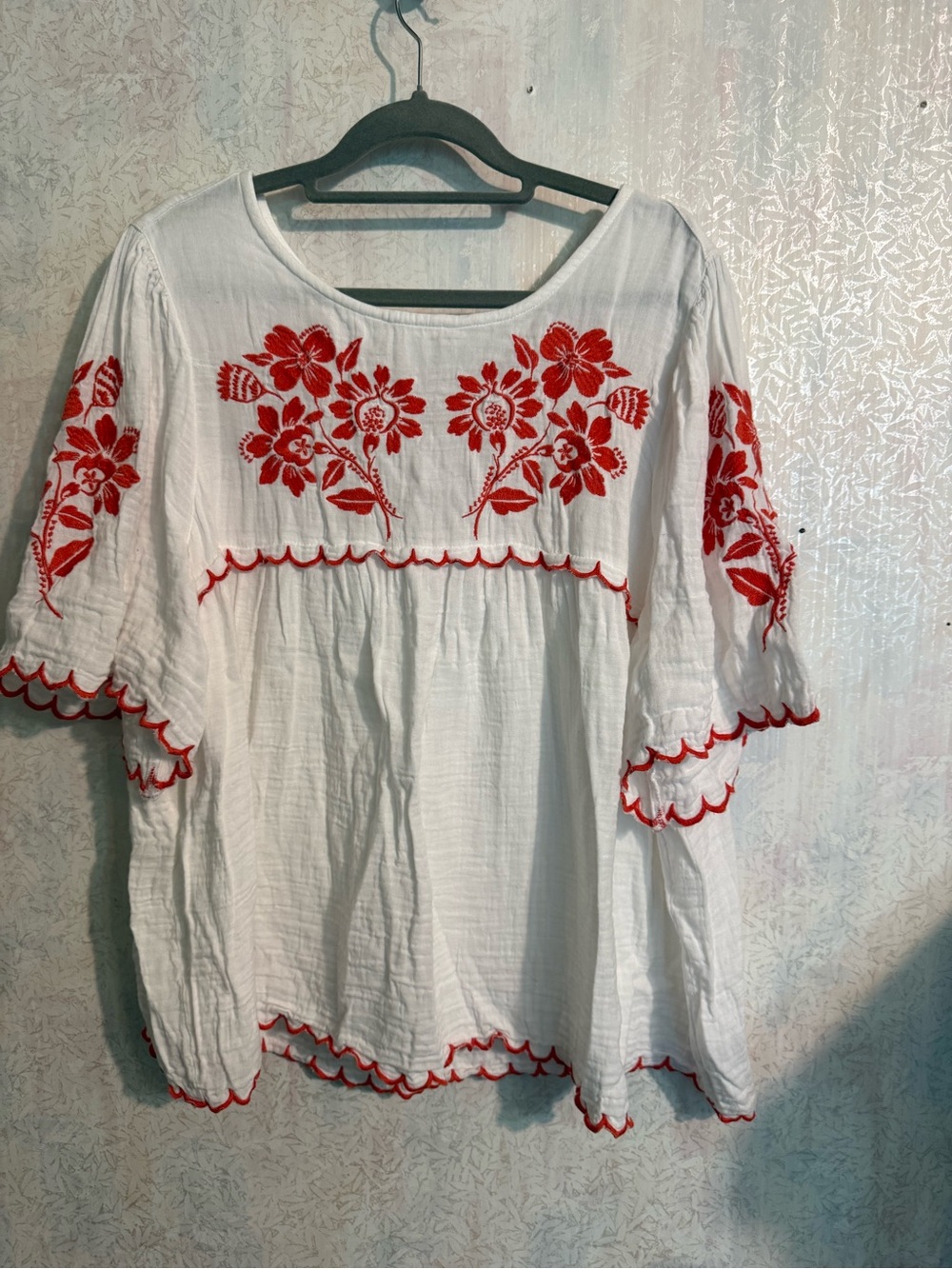 Old Navy Women's Blouse White Scallop Edged Sleeve Embroidered Floral Size XL